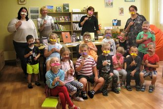 Dzejas dienās bērni apciemoja Ilūkstes pilsētas Bērnu bibliotēku