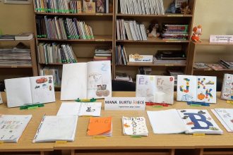 Ilūkstes pilsētas Bērnu bibliotēkā apskatāma bērnudārza audzēkņu „Burtu grāmatiņu” izstāde