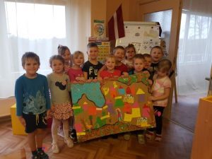„Zvaniņa” bērni svinēja Latvijas 102. dzimšanas dienu