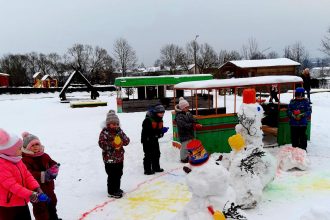 Ilūkstes PII „Zvaniņš” bērni izbauda ziemas priekus