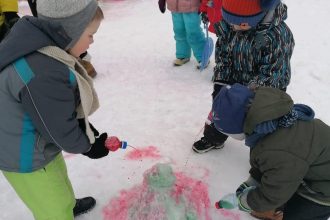 Ilūkstes PII „Zvaniņš” bērni izbauda ziemas priekus