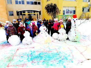 Ilūkstes PII „Zvaniņš” bērni izbauda ziemas priekus