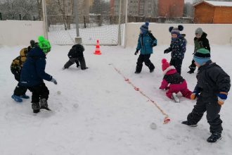 Ilūkstes PII „Zvaniņš” bērni izbauda ziemas priekus